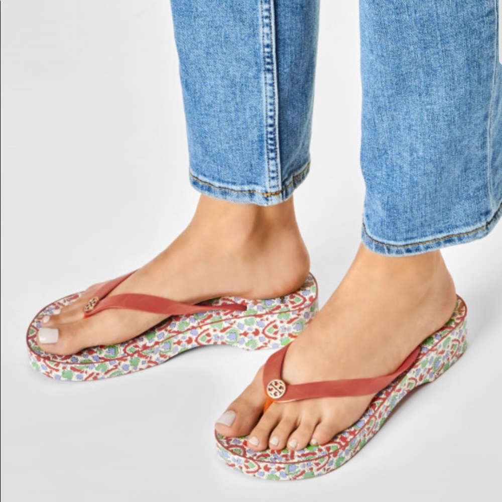 Slides TORY BURCH Cut-Out Wedge Flip Flop 63895 Poppy Red/Legacy Paisley 600